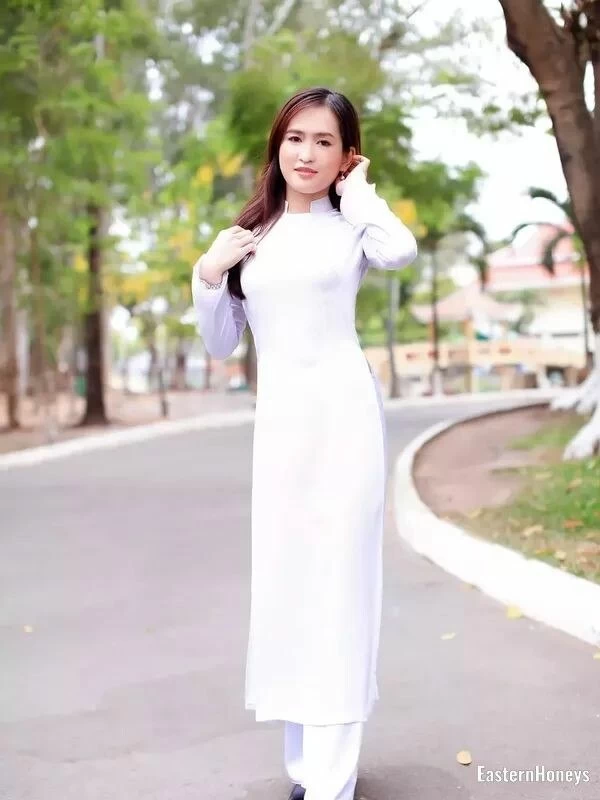 Huynh Cam, 29