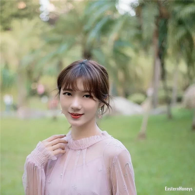 Sarah, 25
