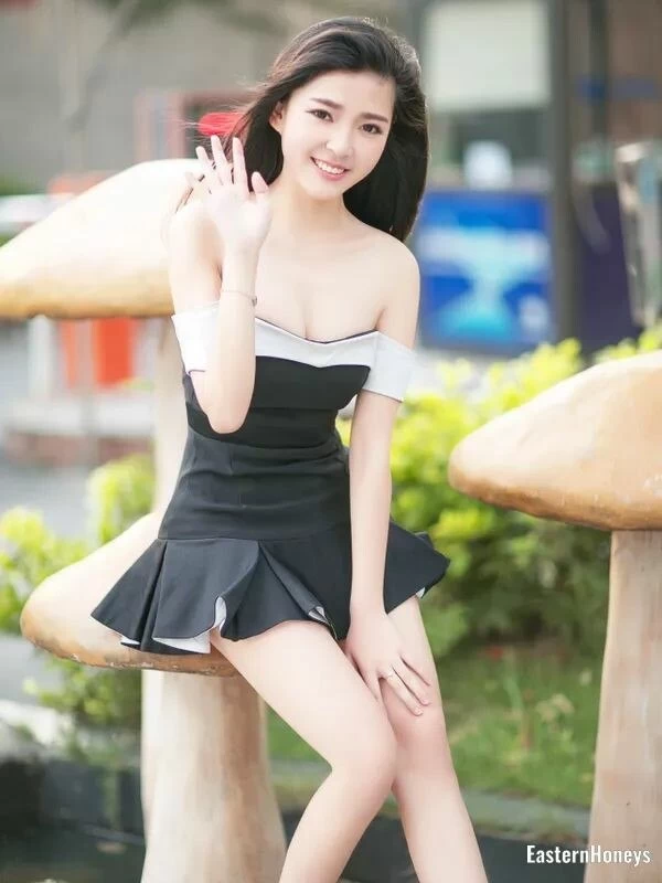 Scarlet, 24