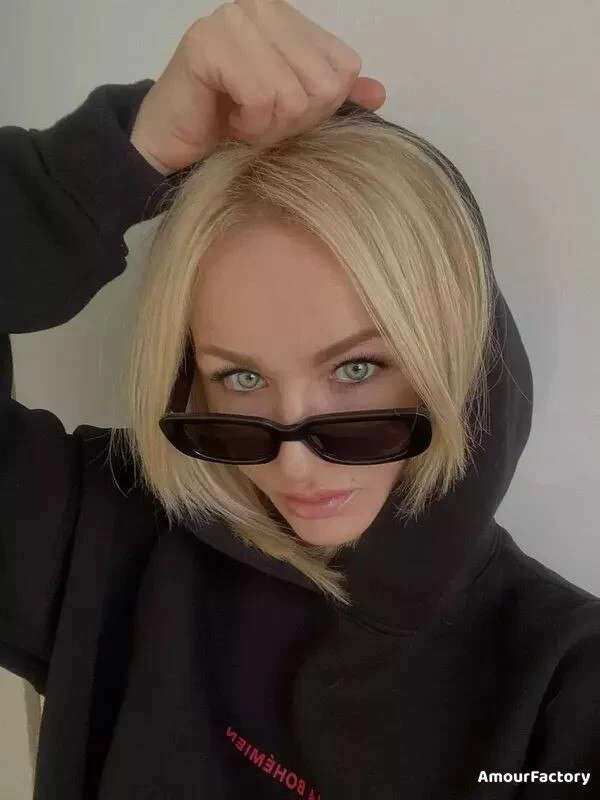 Milana, 35