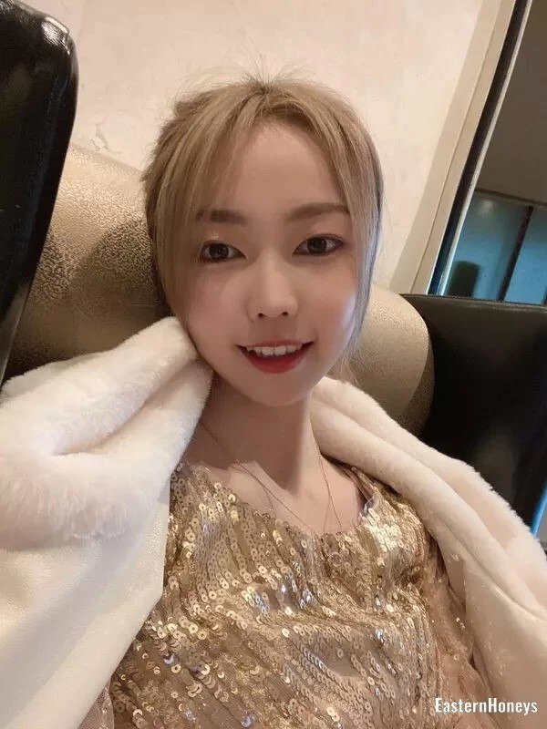 Lily, 22